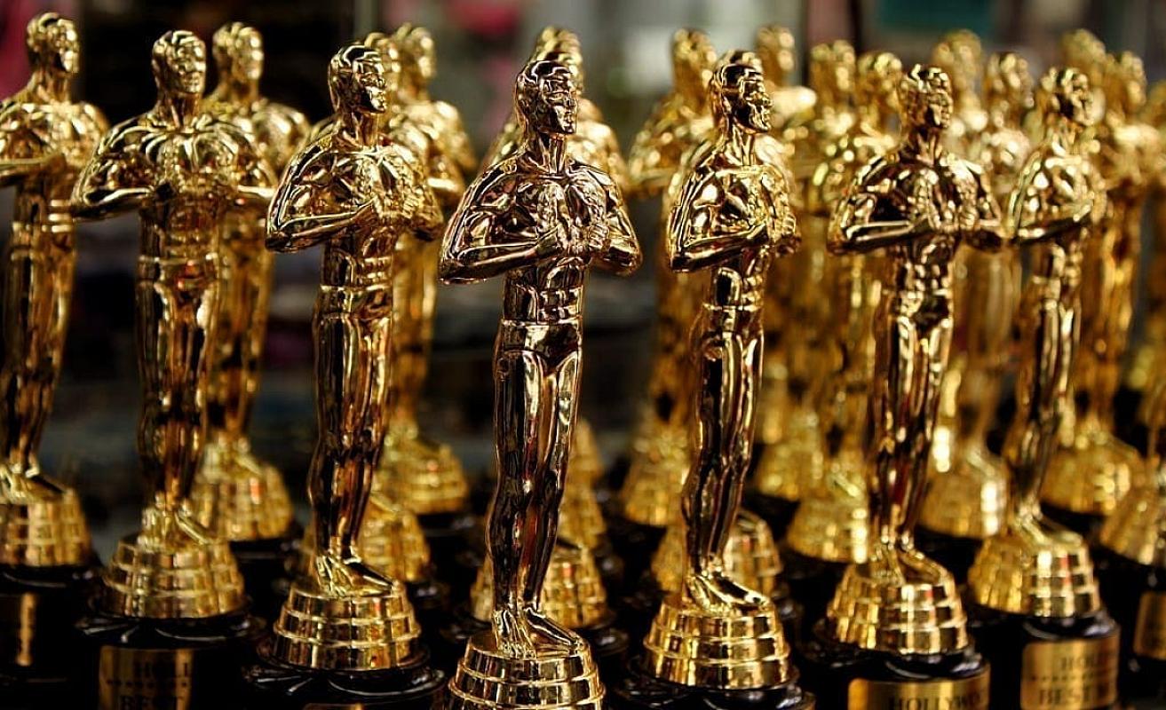 CIA Goes Glam, Tweets Oscars to Delight of Elite Media