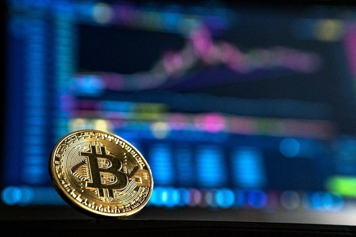 Can Bitcoin Keep Central Banks in Check?