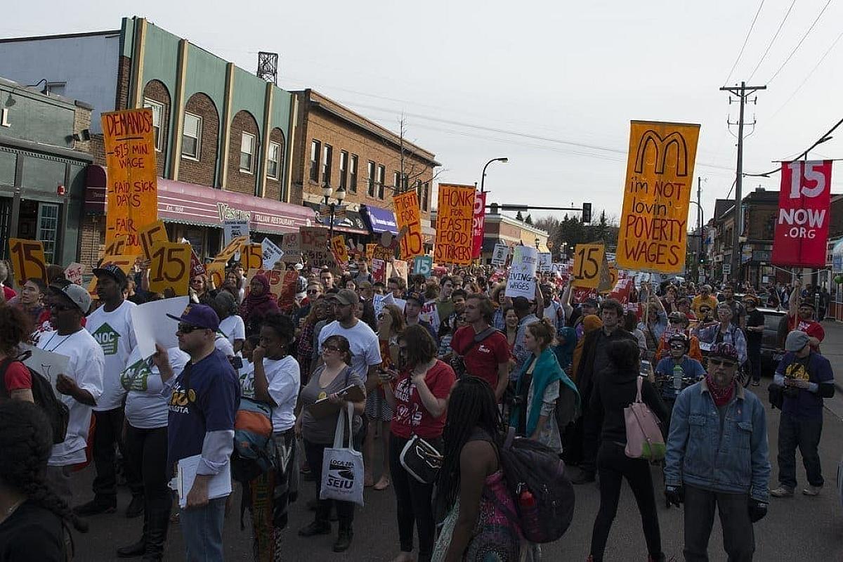 Democratic Presidential Candidates Get $15 Minimum Wage Wrong